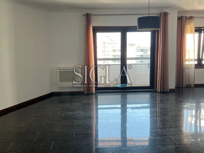 Apartamento T4 para Arrendamento em Mafamude e Vilar do Paraíso Foto 1