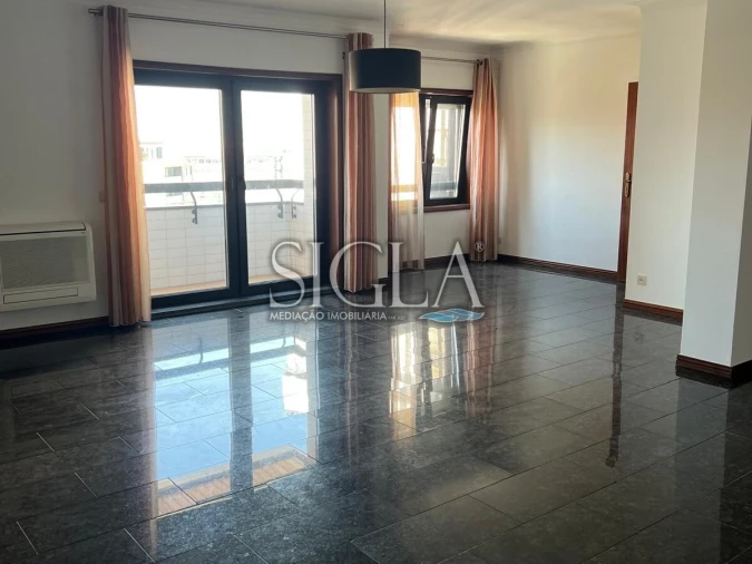 Apartamento T4 para Arrendamento em Mafamude e Vilar do Paraíso Foto 2