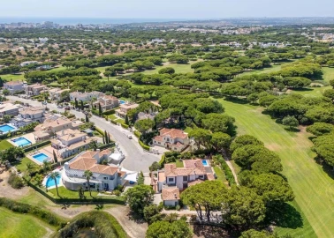 Moradia T4 para Venda em Quarteira