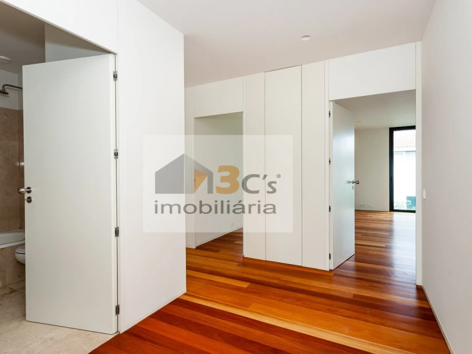 Moradia T4 para Venda em Aldoar, Foz do Douro e Nevogilde Foto 9