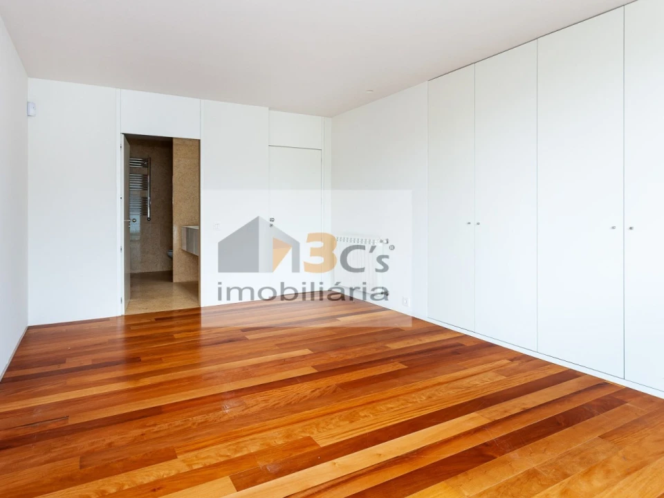 Moradia T4 para Venda em Aldoar, Foz do Douro e Nevogilde Foto 11