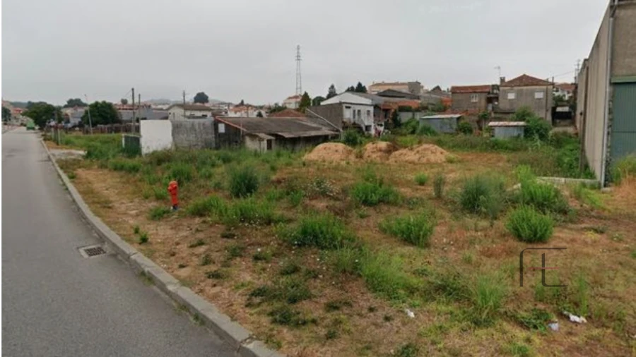 Terreno Misto para Venda em Santa Maria de Lamas
