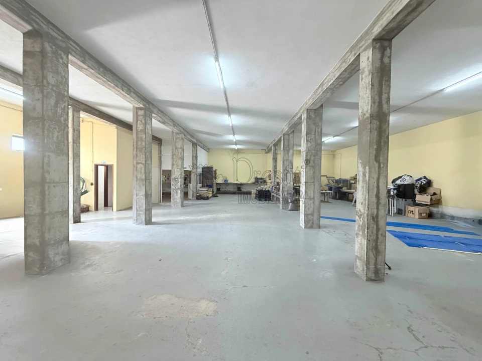 Armazém para Venda em Santa Eulália Foto 2