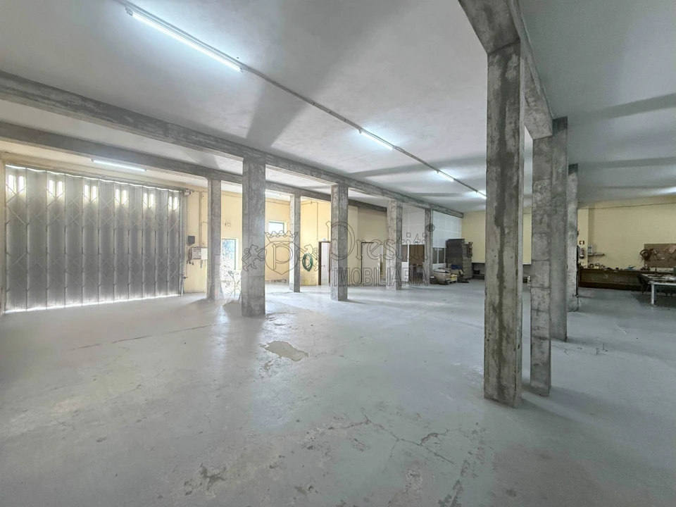 Armazém para Arrendamento em Santa Eulália Foto 1