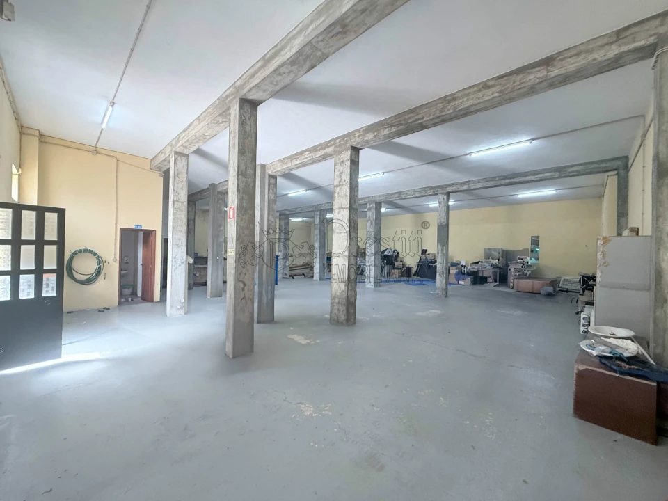 Armazém para Arrendamento em Santa Eulália Foto 2