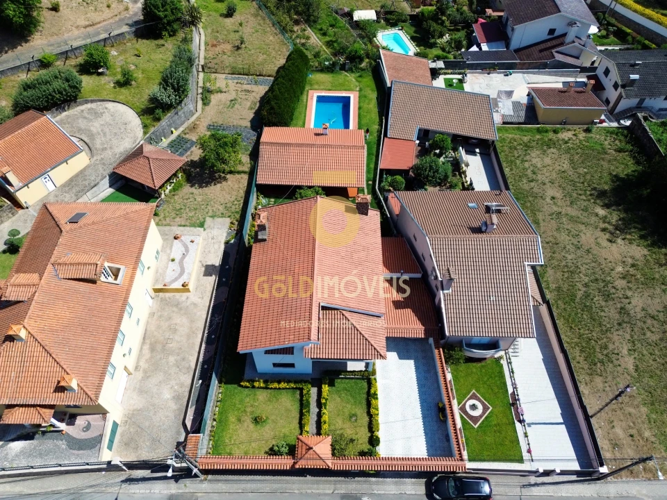 Moradia T4 para Venda em Nogueira do Cravo e Pindelo Foto 3