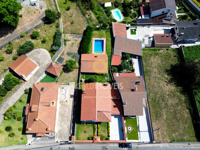 Moradia T4 para Venda em Nogueira do Cravo e Pindelo Foto 17