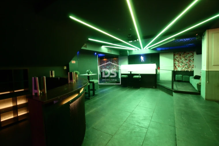 Negócio para Arrendamento em Sobrado e Bairros Foto 2