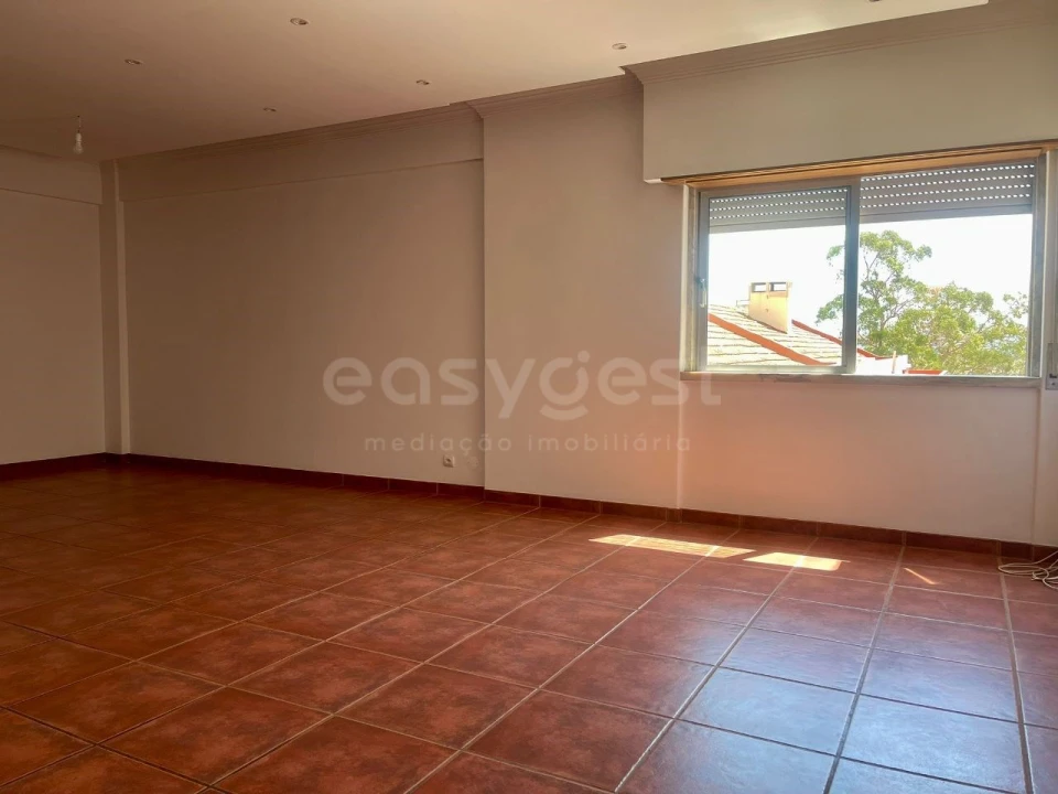 Apartamento T2 para Venda em Odivelas Foto 3