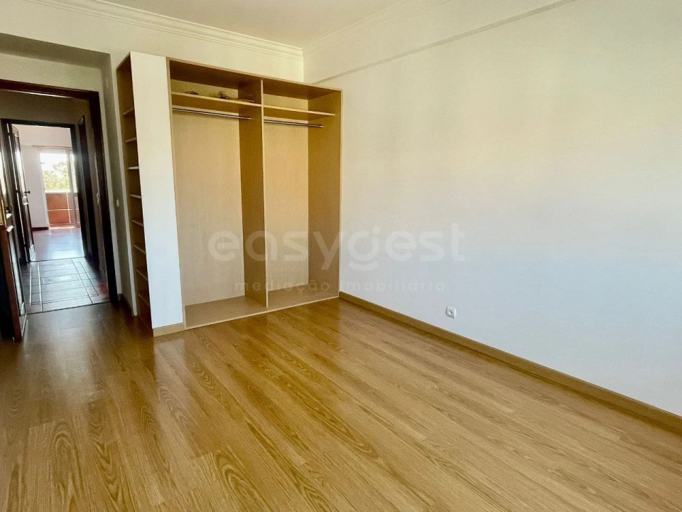 Apartamento T2 para Venda em Odivelas Foto 23