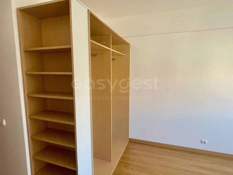 Apartamento T2 para Venda em Odivelas Foto 24