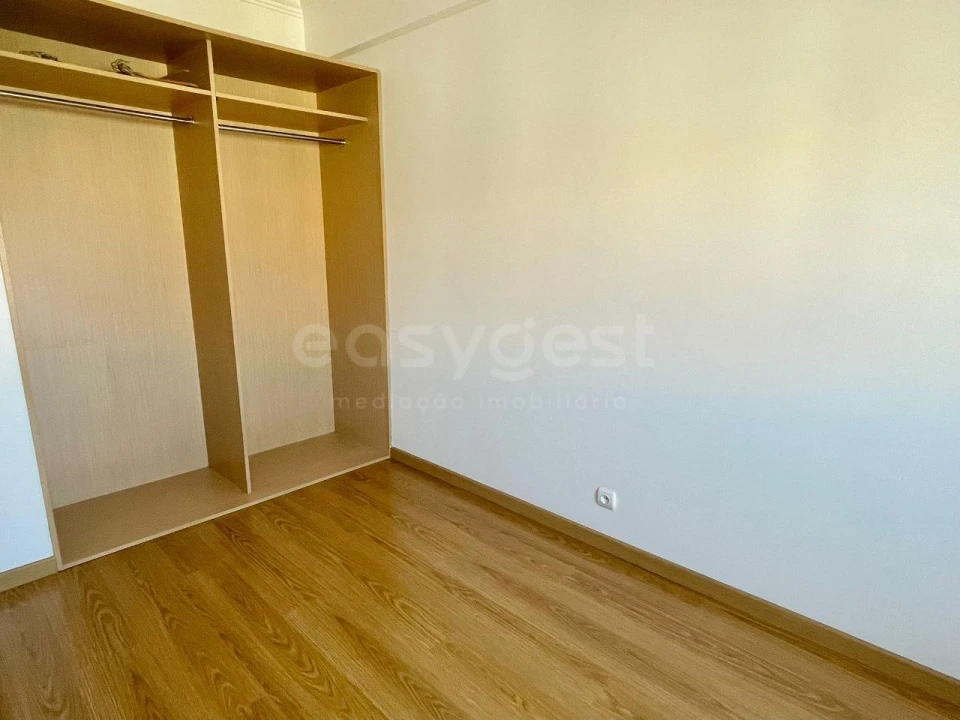 Apartamento T2 para Venda em Odivelas Foto 25
