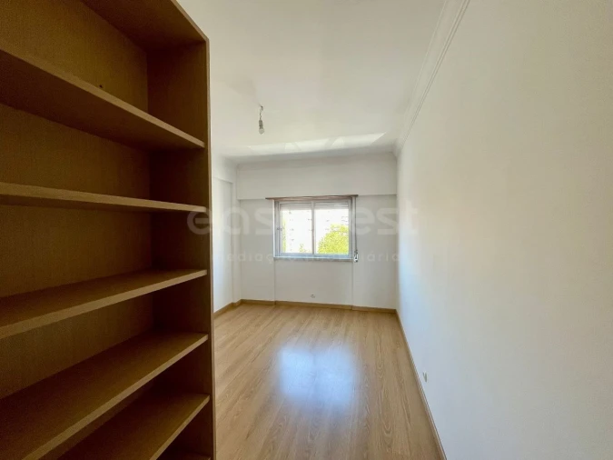 Apartamento T2 para Venda em Odivelas Foto 2