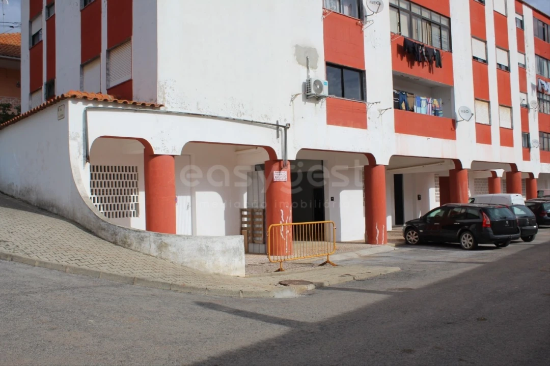 Armazém para Venda em São Bartolomeu de Messines Foto 2