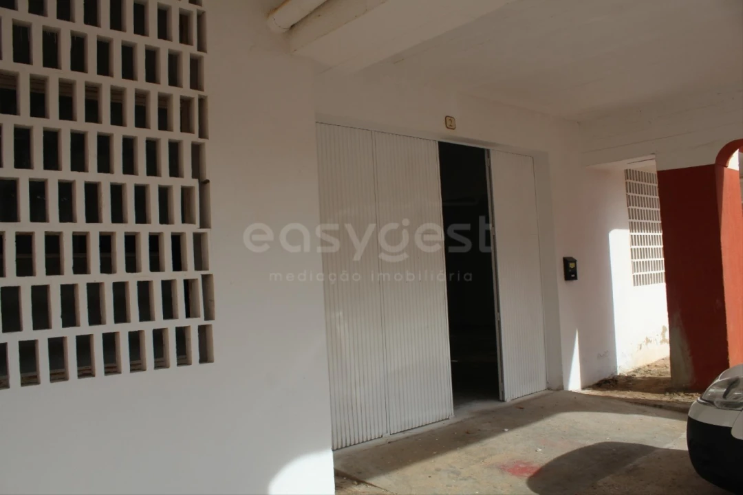 Armazém para Venda em São Bartolomeu de Messines Foto 4