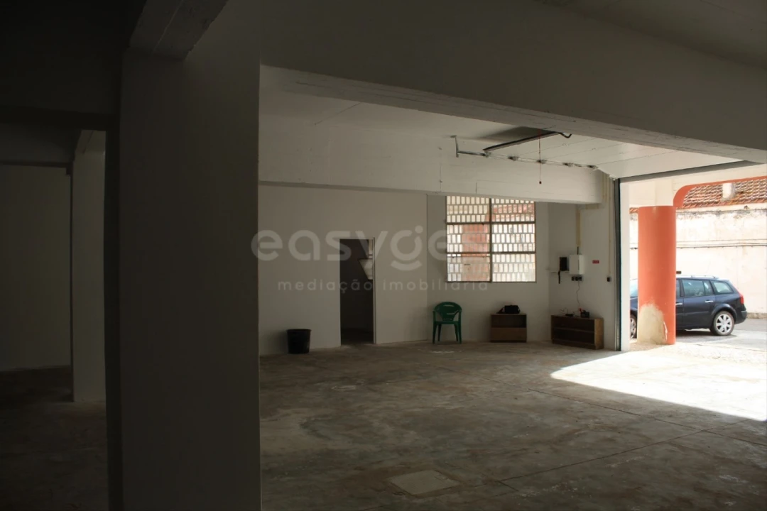 Armazém para Venda em São Bartolomeu de Messines Foto 11