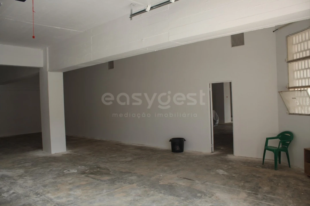 Armazém para Venda em São Bartolomeu de Messines Foto 12