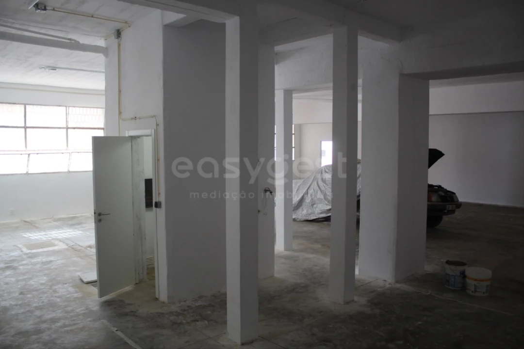 Armazém para Venda em São Bartolomeu de Messines Foto 15