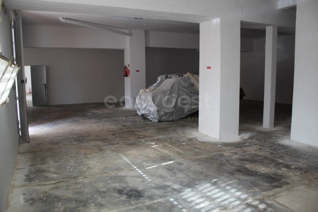 Armazém para Venda em São Bartolomeu de Messines Foto 18