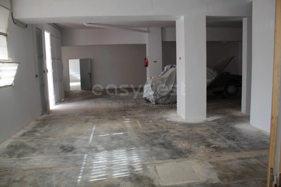 Armazém para Venda em São Bartolomeu de Messines Foto 19