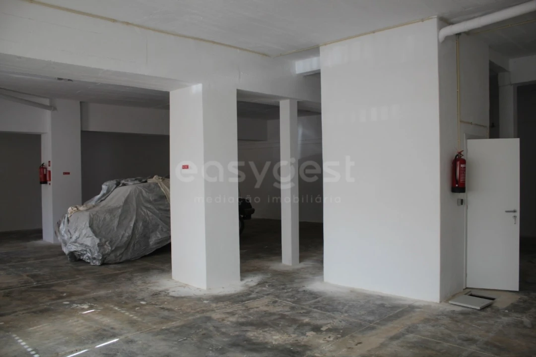 Armazém para Venda em São Bartolomeu de Messines Foto 21