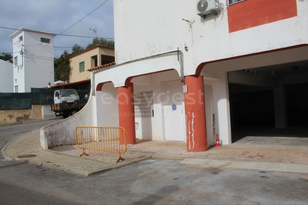 Armazém para Venda em São Bartolomeu de Messines Foto 24