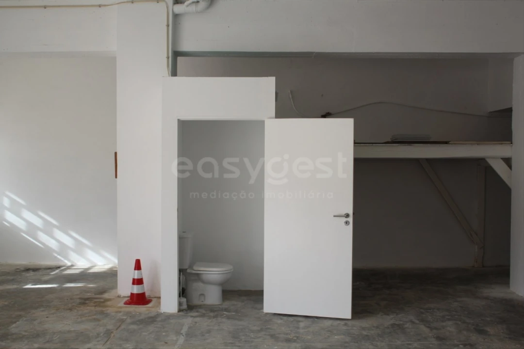 Armazém para Venda em São Bartolomeu de Messines Foto 25