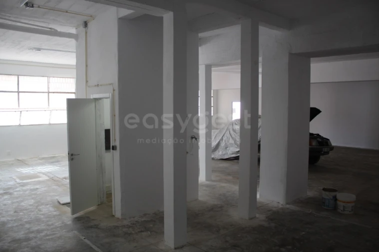 Armazém para Venda em São Bartolomeu de Messines Foto 15