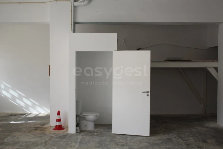 Armazém para Venda em São Bartolomeu de Messines Foto 25