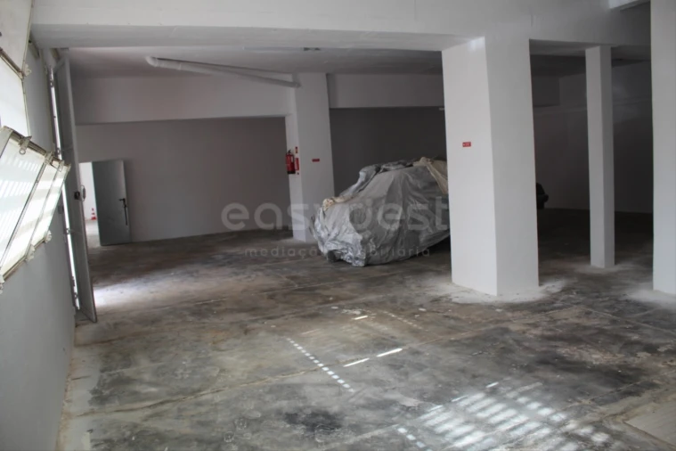 Armazém para Venda em São Bartolomeu de Messines Foto 27