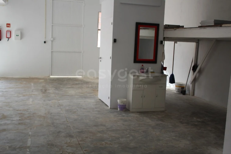 Armazém para Venda em São Bartolomeu de Messines Foto 28