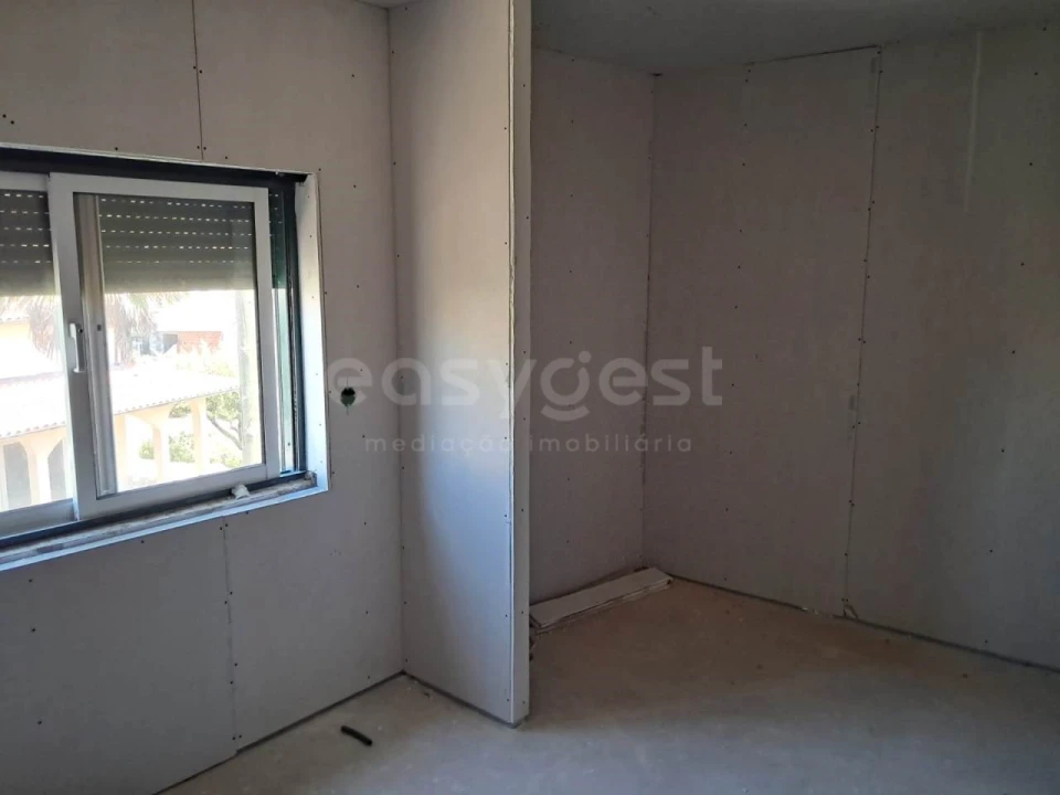 Moradia T3 para Venda em São Miguel do Outeiro e Sabugosa Foto 2