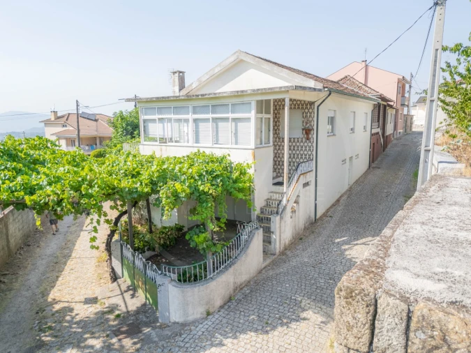 Moradia T3 para Venda em Bornes de Aguiar Foto 1
