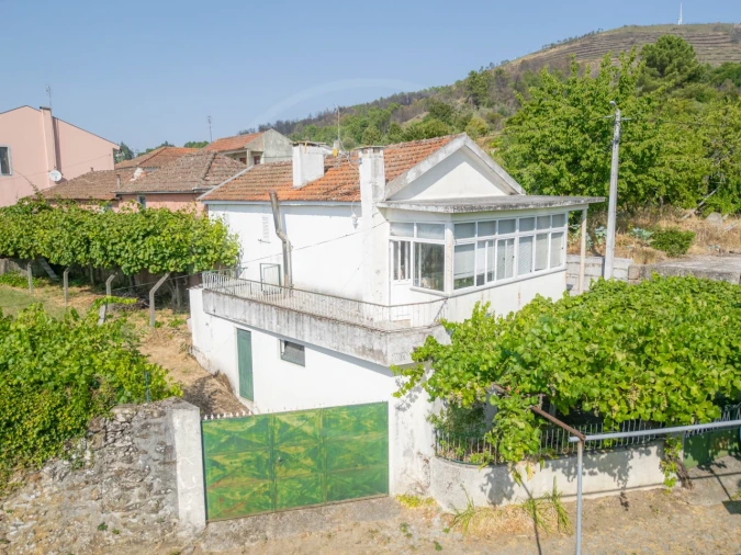 Moradia T3 para Venda em Bornes de Aguiar Foto 2