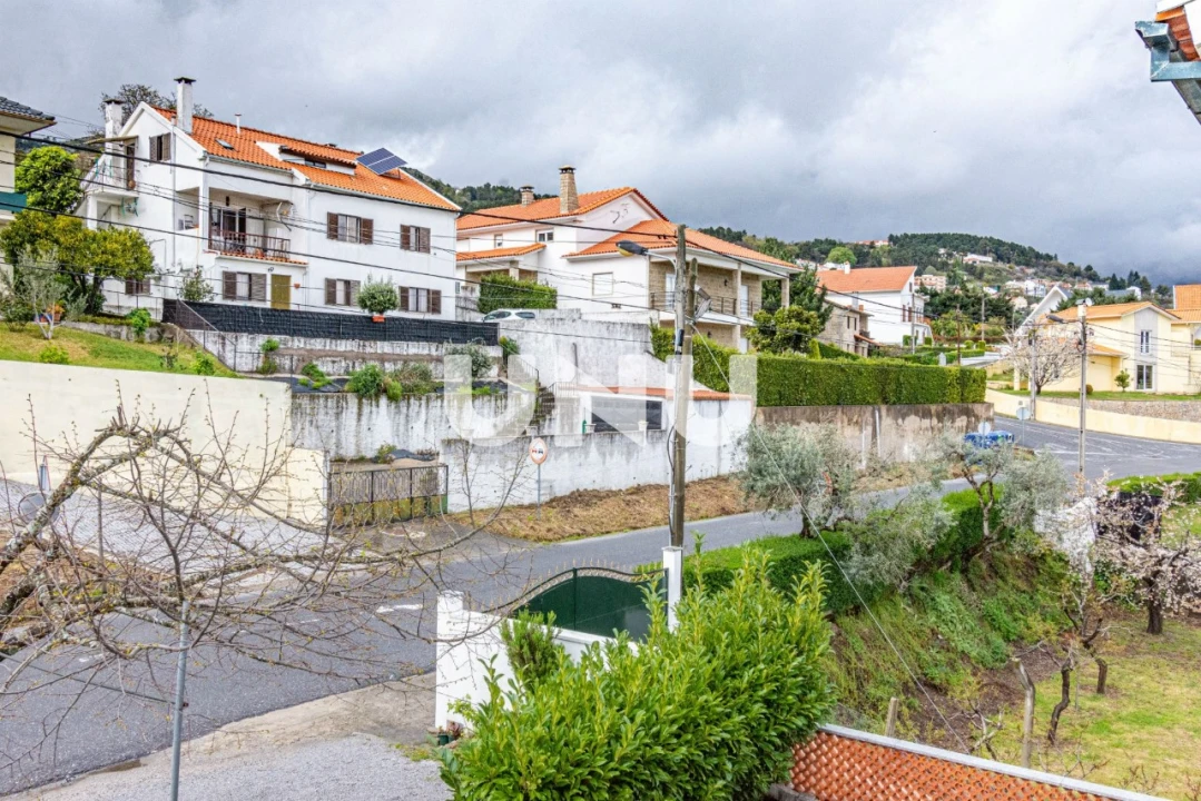 Moradia T4 para Arrendamento em Boidobra Foto 22