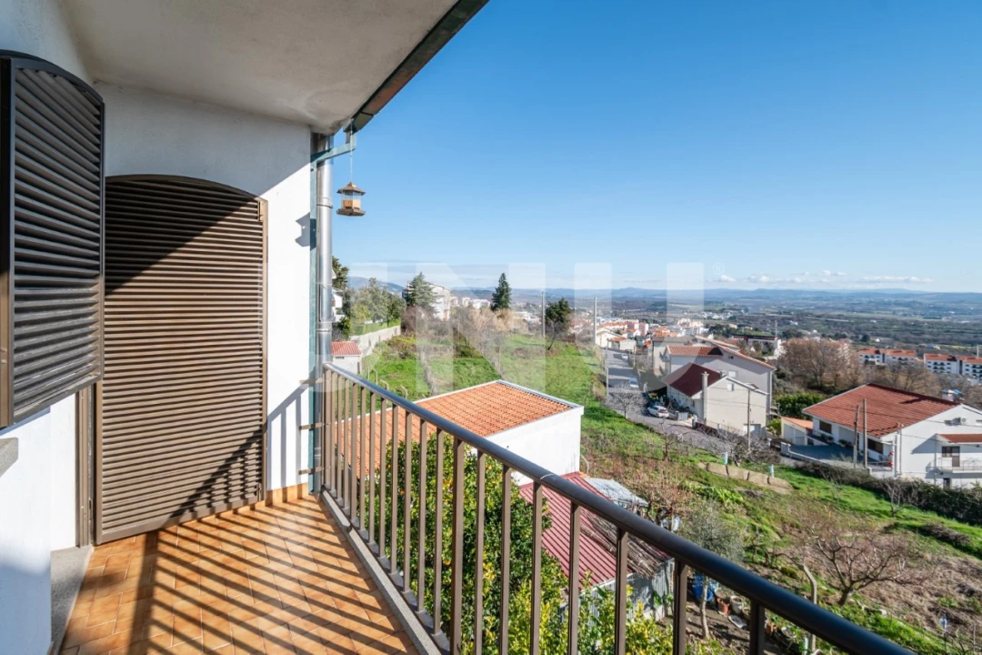 Moradia T4 para Arrendamento em Boidobra Foto 17