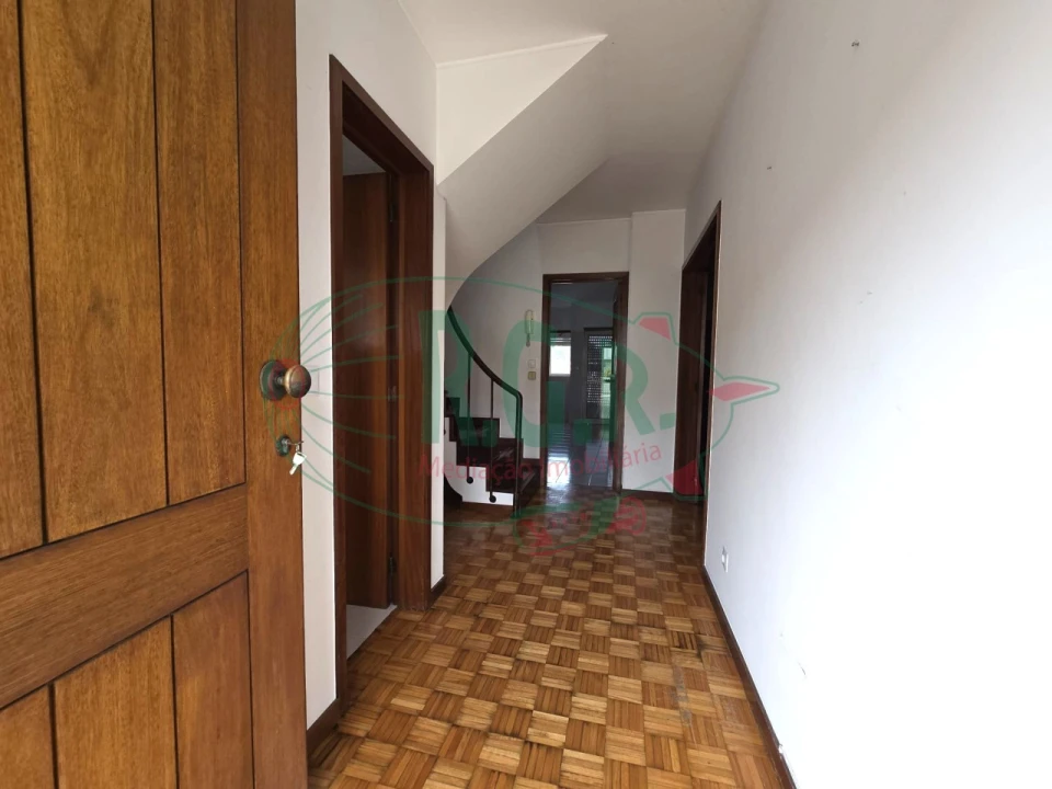Moradia T4 para Arrendamento em Gondomar (São Cosme), Valbom e Jovim Foto 2