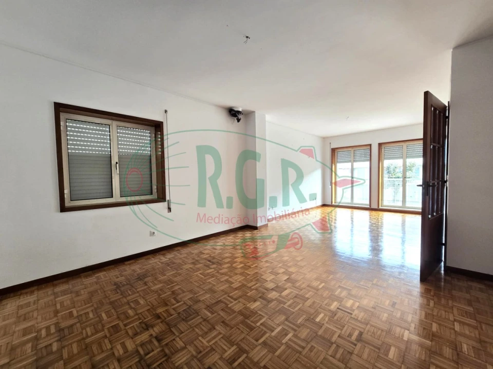 Moradia T4 para Arrendamento em Gondomar (São Cosme), Valbom e Jovim Foto 4