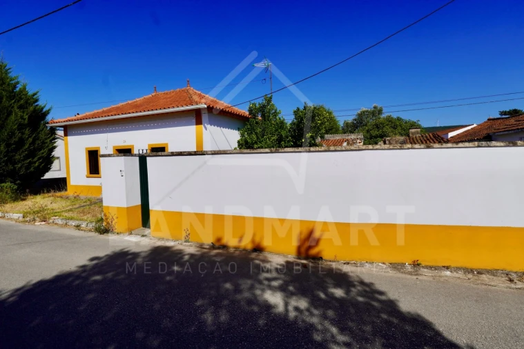 Moradia T3 para Venda em Turquel Foto 2