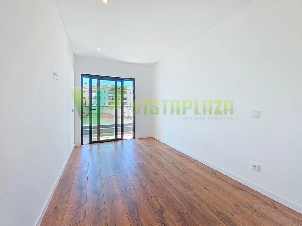 Apartamento T3 para Venda em Portimão Foto 14