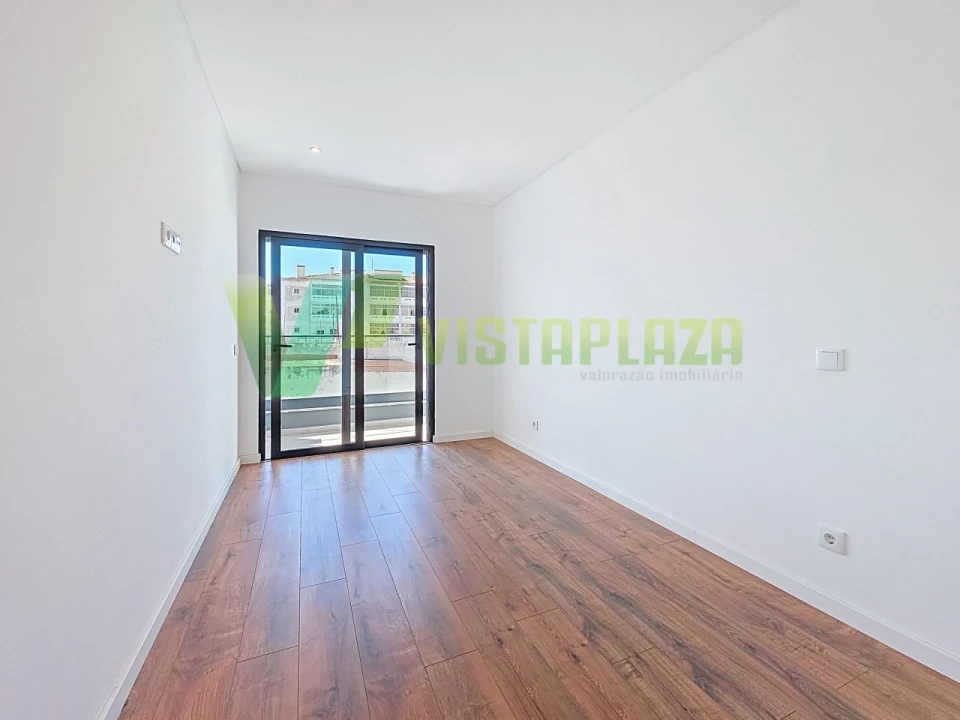 Apartamento T3 para Venda em Portimão Foto 17
