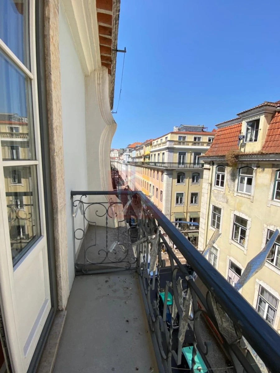 Apartamento T2 para Arrendamento em Santa Maria Maior Foto 26