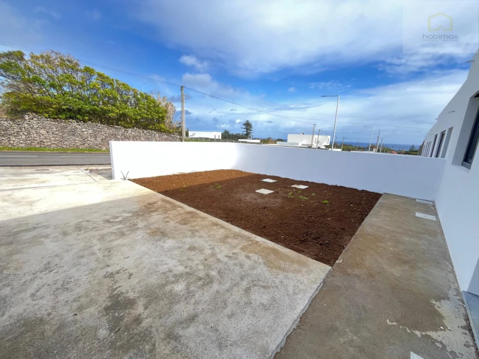 Moradia T2 para Venda em Pico da Pedra Foto 4