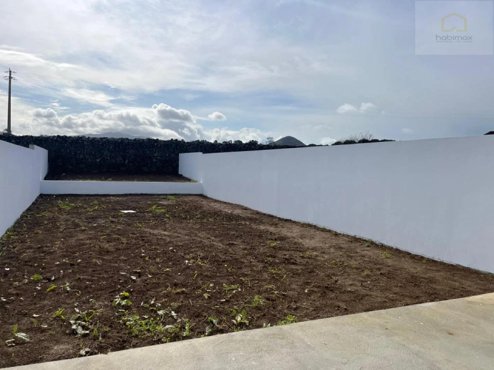 Moradia T2 para Venda em Pico da Pedra Foto 17