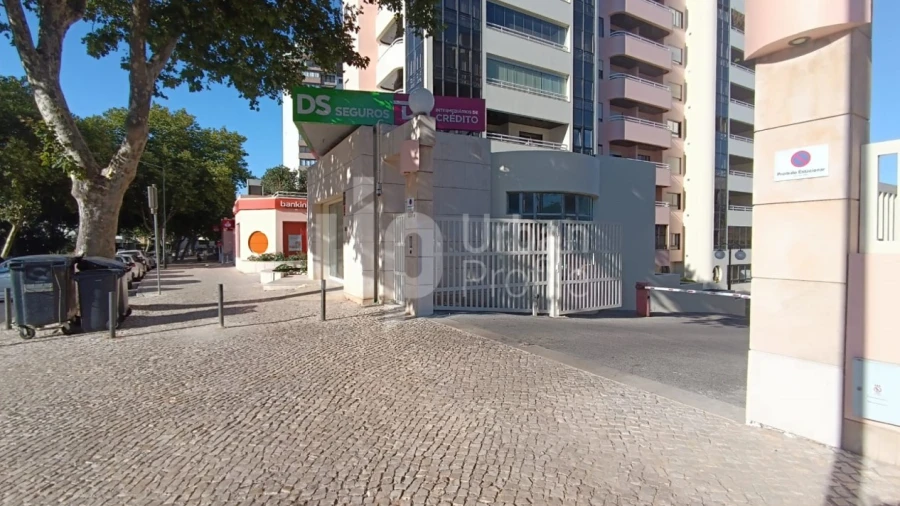 Garagem para Venda em Cascais e Estoril