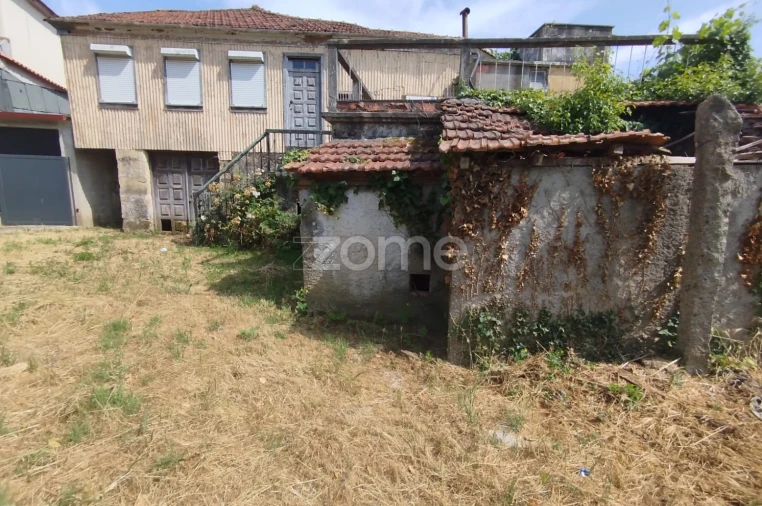 Moradia T3 para Venda em Castro Daire Foto 2