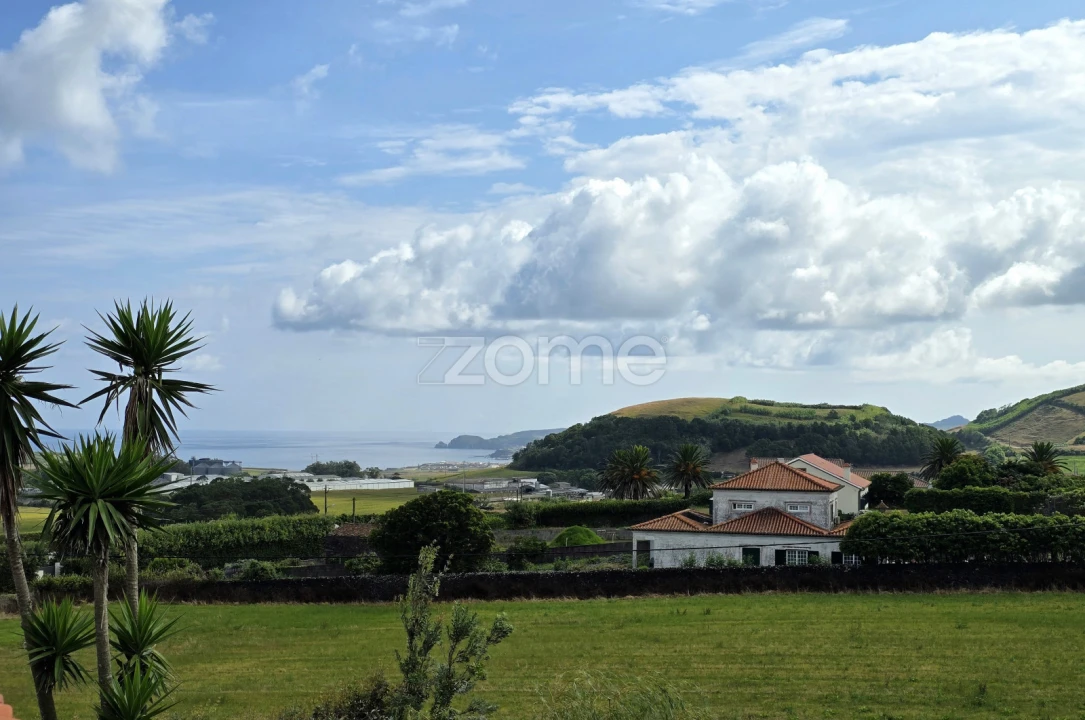 Moradia T3 para Venda em Rabo de Peixe Foto 21