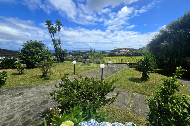 Moradia T3 para Venda em Rabo de Peixe Foto 20