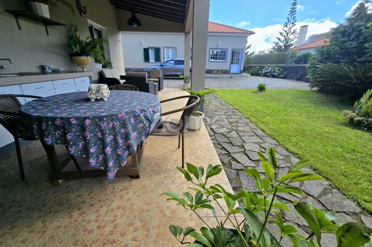 Moradia T3 para Venda em Rabo de Peixe Foto 26