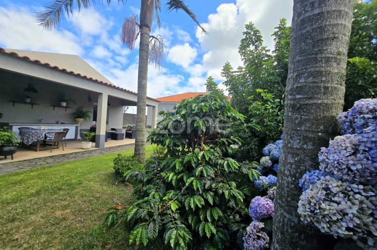 Moradia T3 para Venda em Rabo de Peixe Foto 29